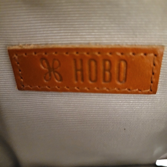 HOBO Limited Edition Metallic Plum Graphite 'Jill' Tri-Fold Leather Wallet - Picture 5 of 9